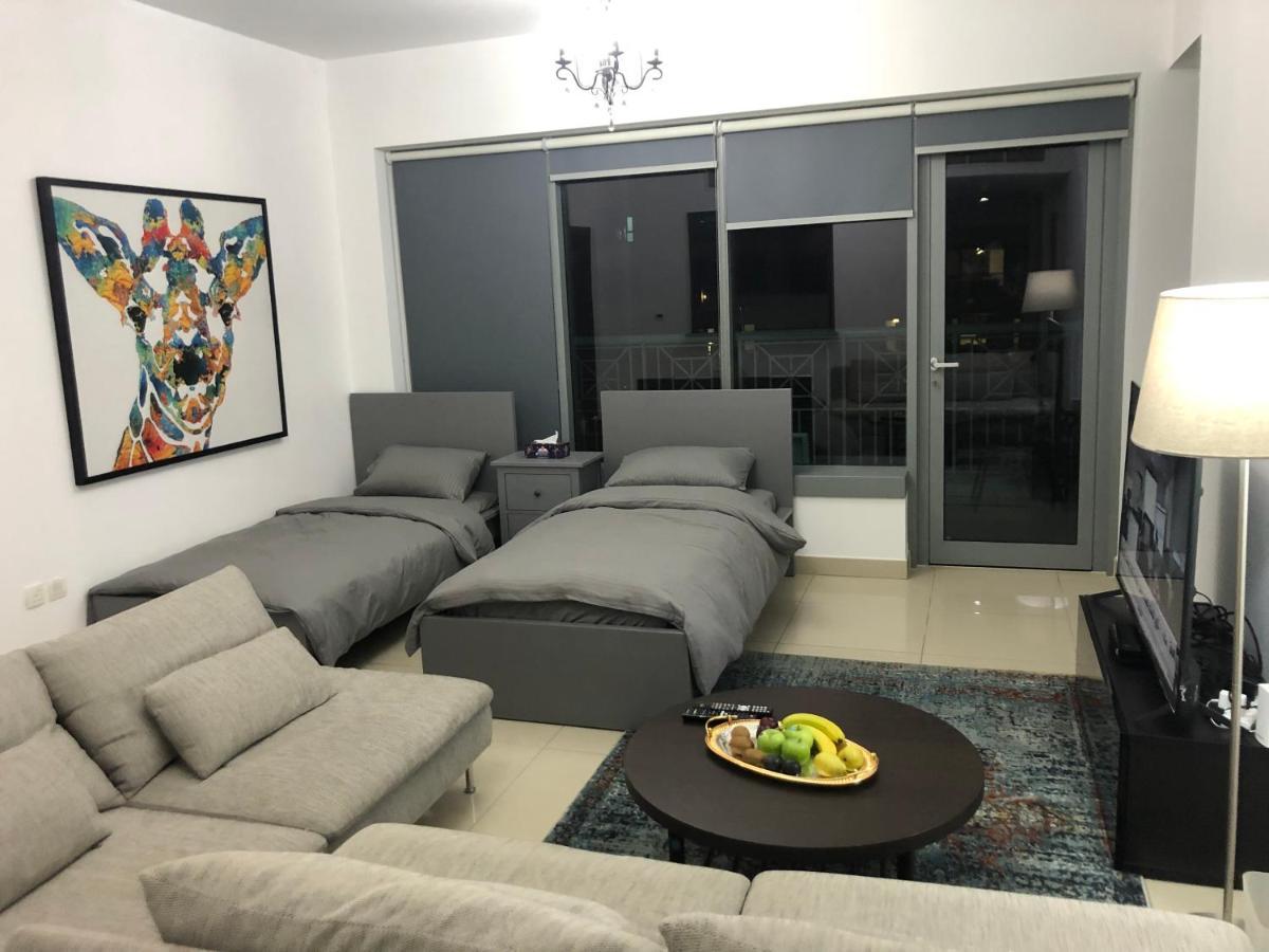 Downtown Boulevard One Bedroom Apt In 29 Blvd غرفة وصالة Burj & Fountain View Master Bedroom Plus 2 Single Beds In Living Room 迪拜 外观 照片