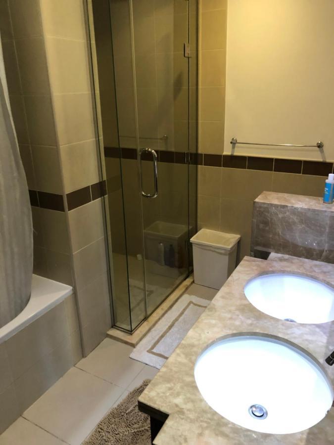 Downtown Boulevard One Bedroom Apt In 29 Blvd غرفة وصالة Burj & Fountain View Master Bedroom Plus 2 Single Beds In Living Room 迪拜 外观 照片